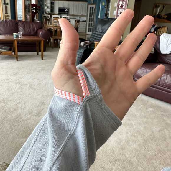 Under Armour long sleeve shirt - Picture 6 of 6